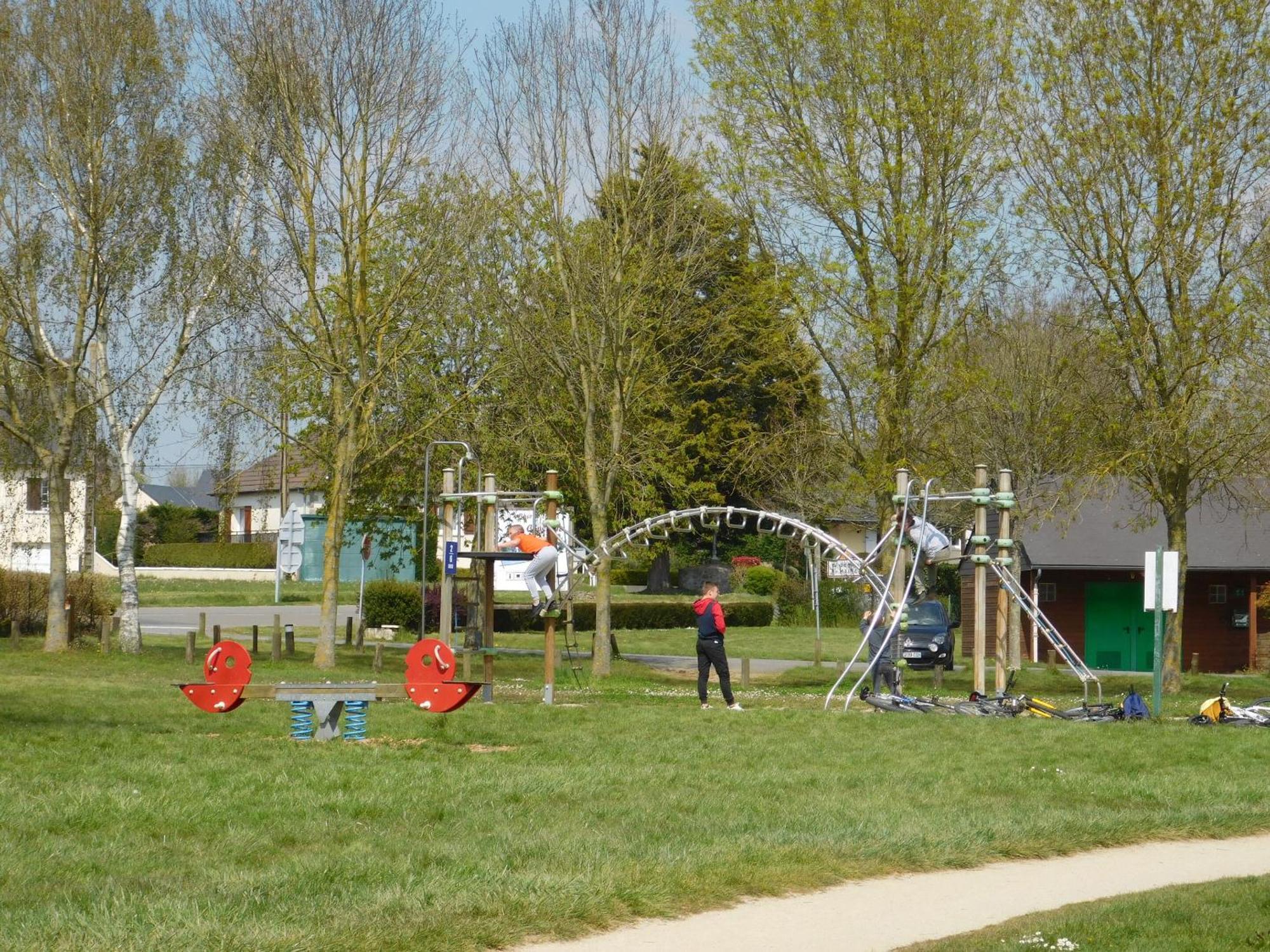 Village De Gites De La Chesnaie Saint-Denis-du-Maine Δωμάτιο φωτογραφία